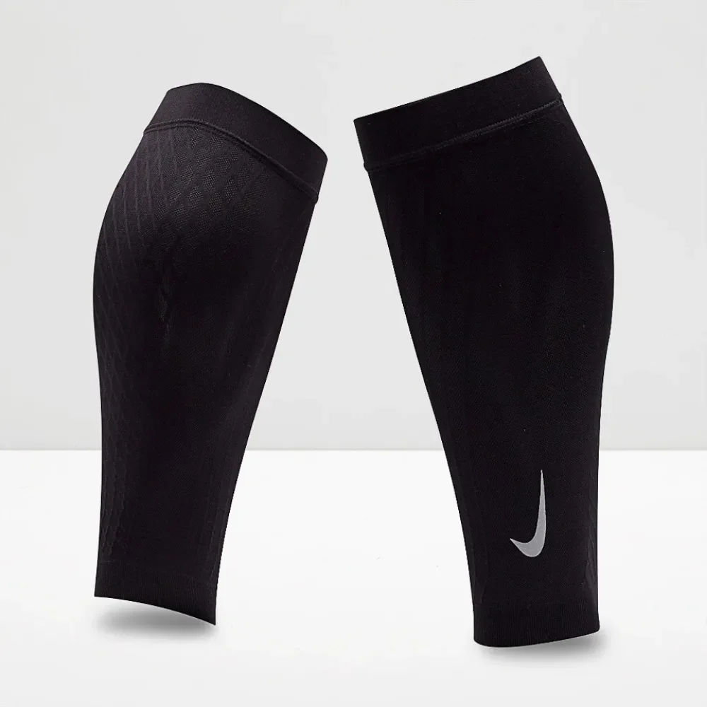 Nike Zoned Support Calf Sleeves en negro/plata. — foto 2