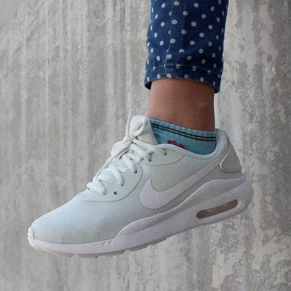 WMNS NIKE AIR MAX OKETO — foto 4