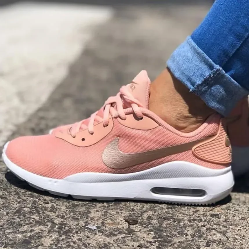 WMNS NIKE AIR MAX OKETO — foto 4