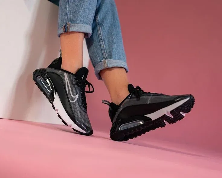 W AIR MAX 2090 — foto 9