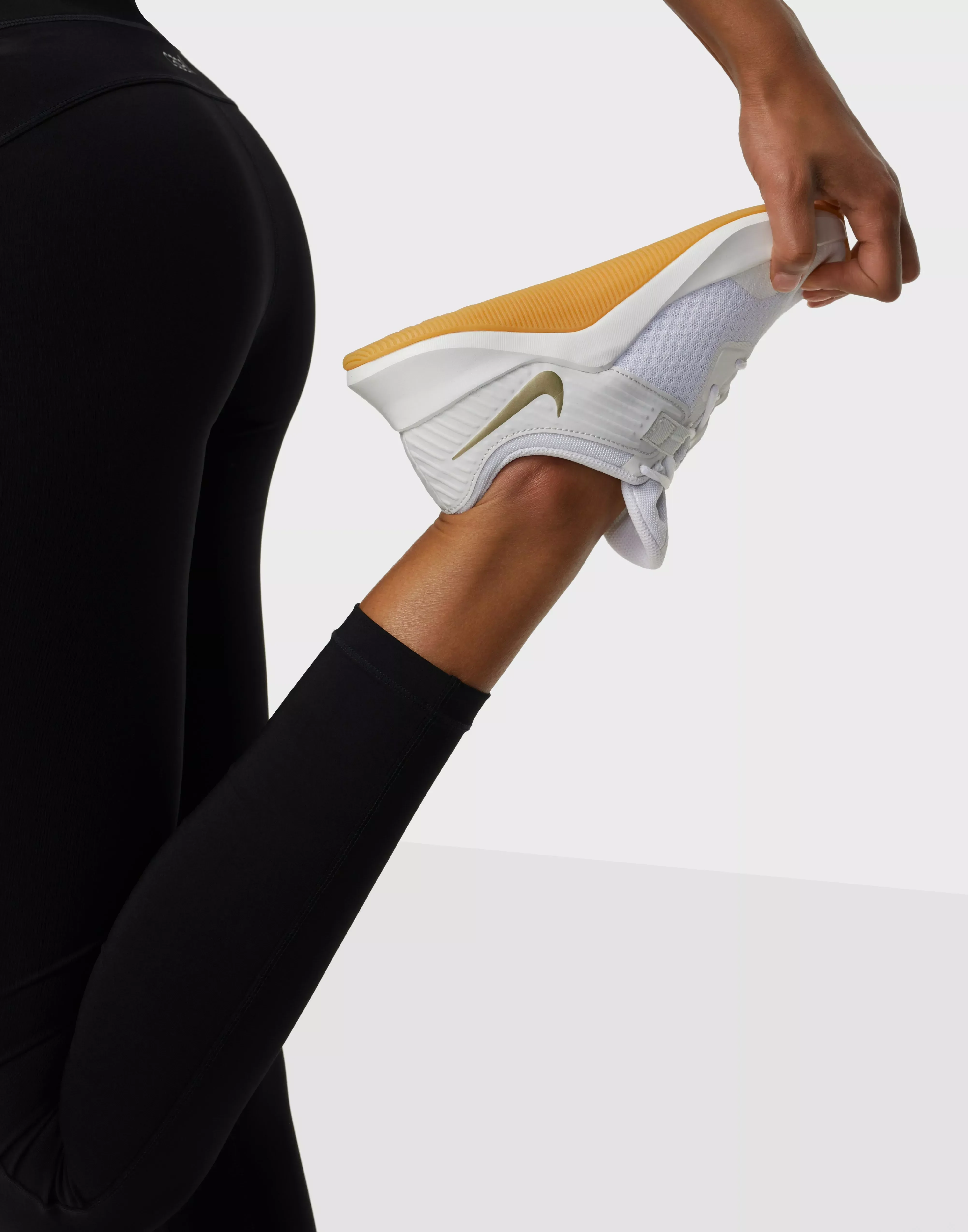 W NIKE MC TRAINER — foto 7