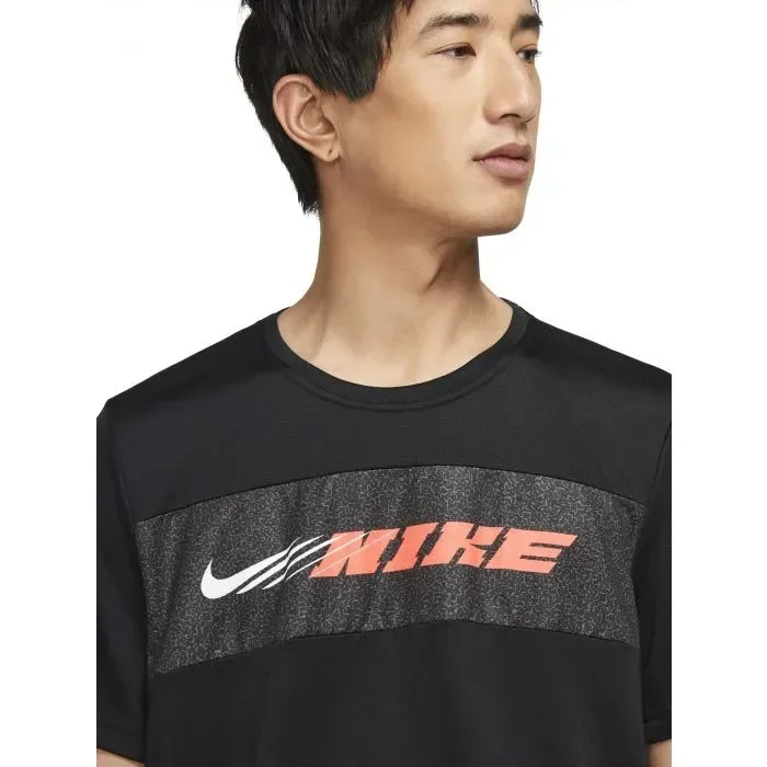 Camiseta Nike M NK DRY SUPERSET SS SC ENERGY — foto 5