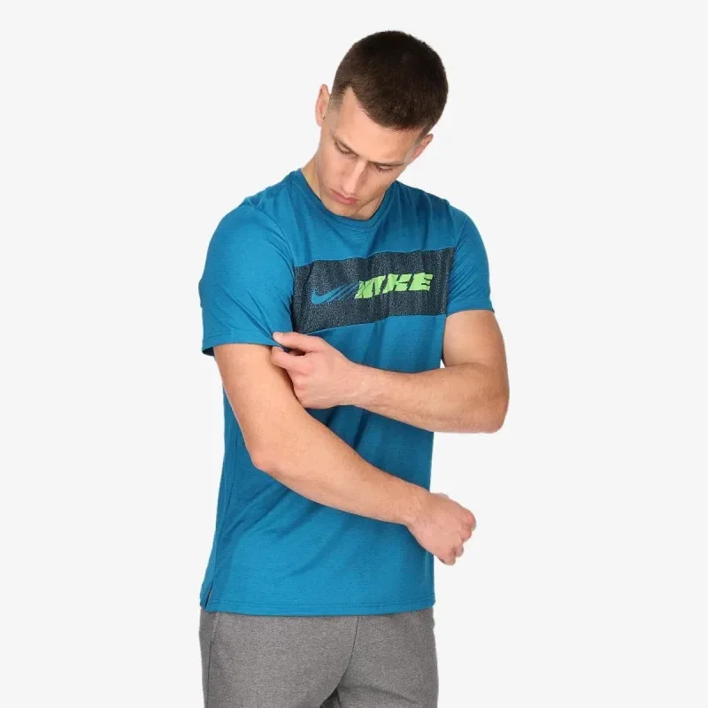 Camiseta Nike M NK DRY SUPERSET SS SC ENERGY — foto 3