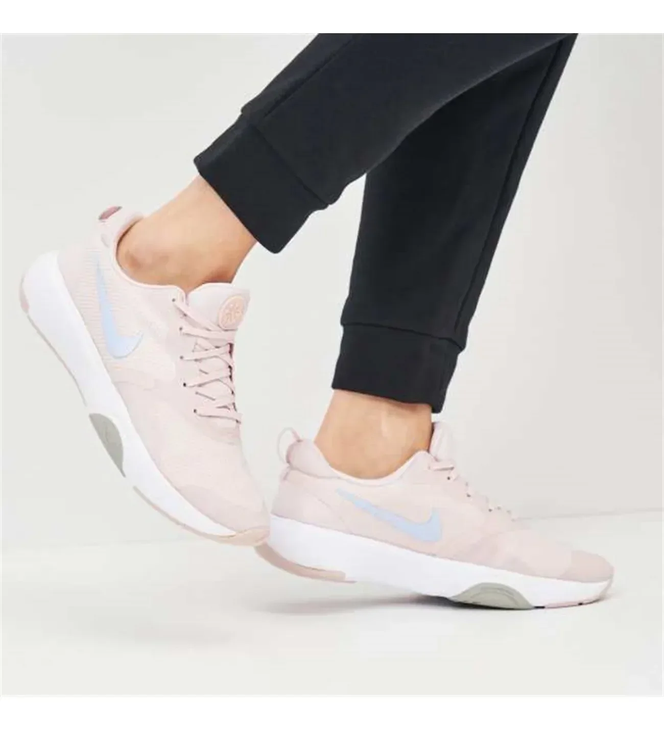 WMNS NIKE CITY REP TR — foto 5