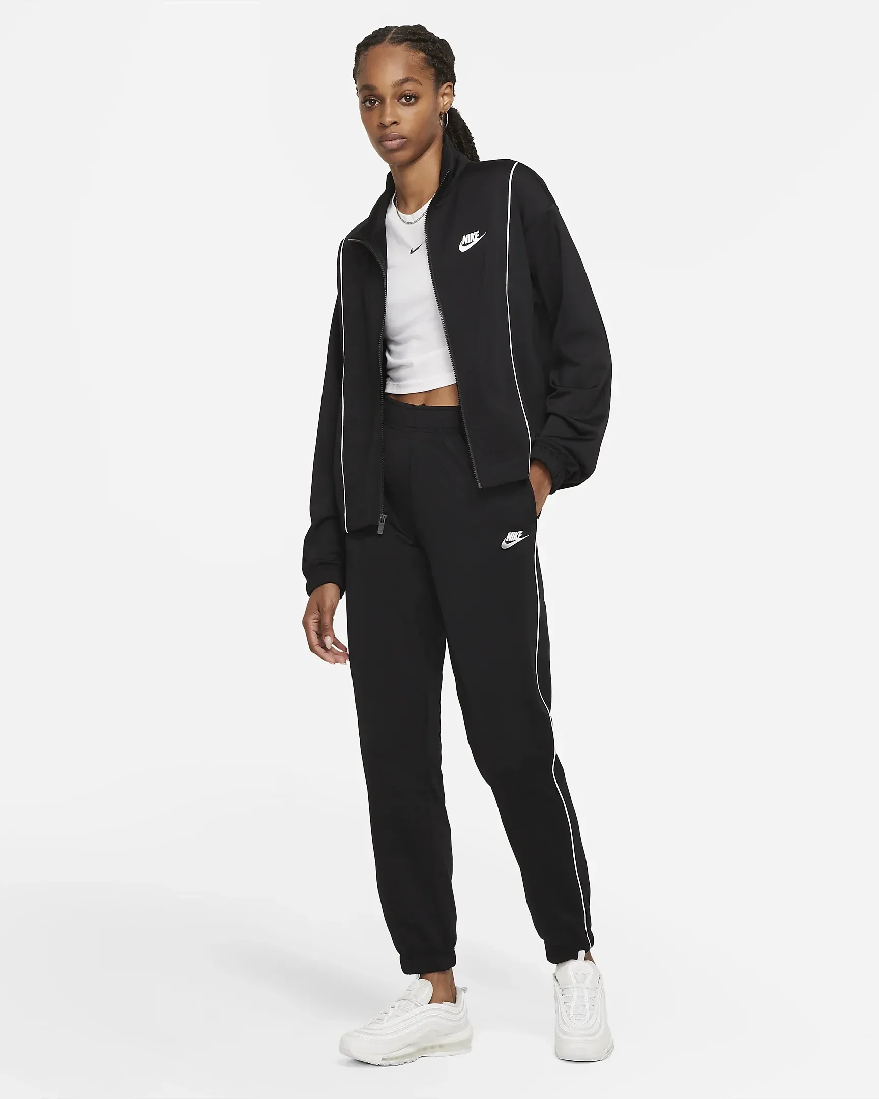 Nike Sportswear
Conjunto ajustado de entrenamiento para mujer — foto 1