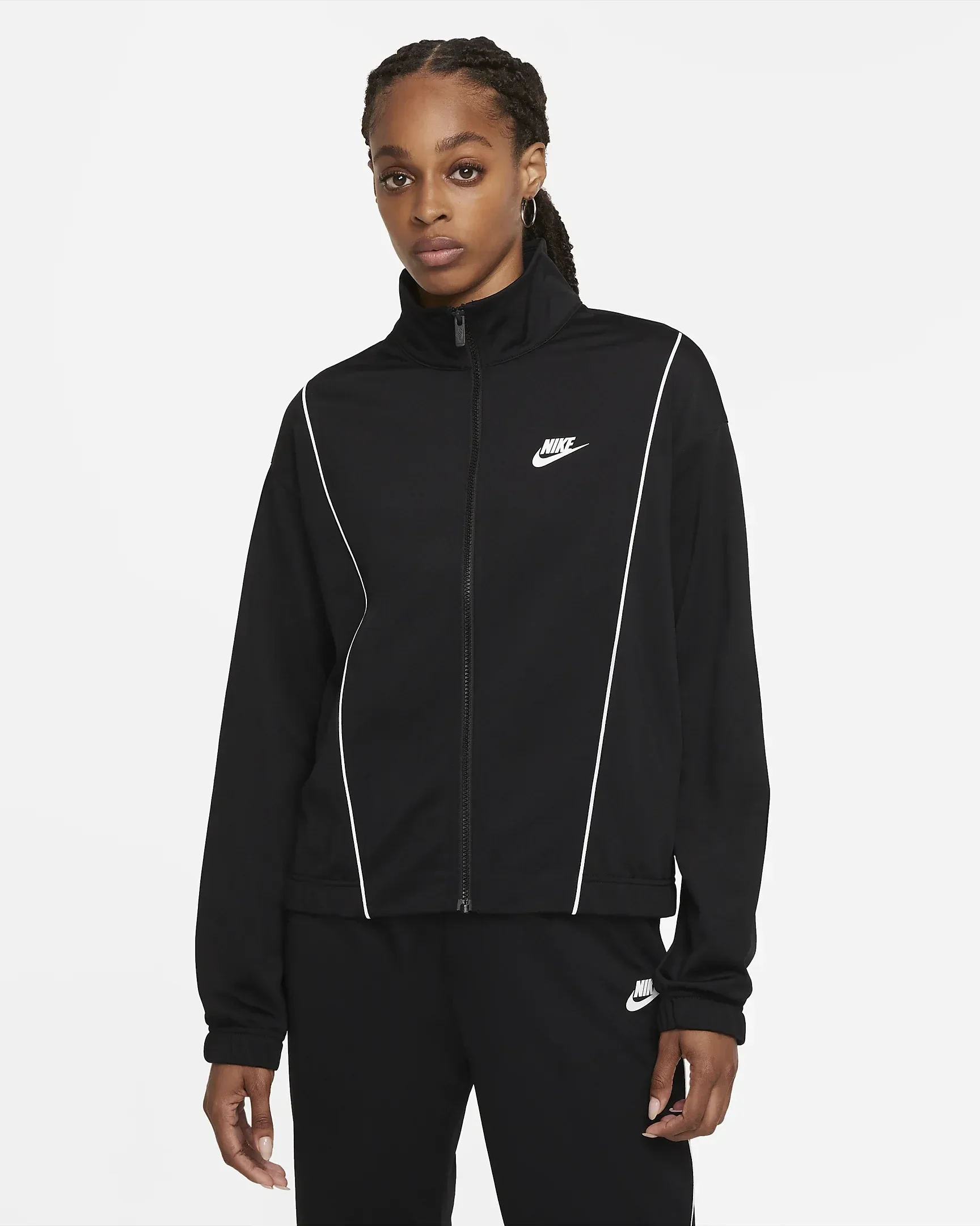 Nike Sportswear
Conjunto ajustado de entrenamiento para mujer — foto 3