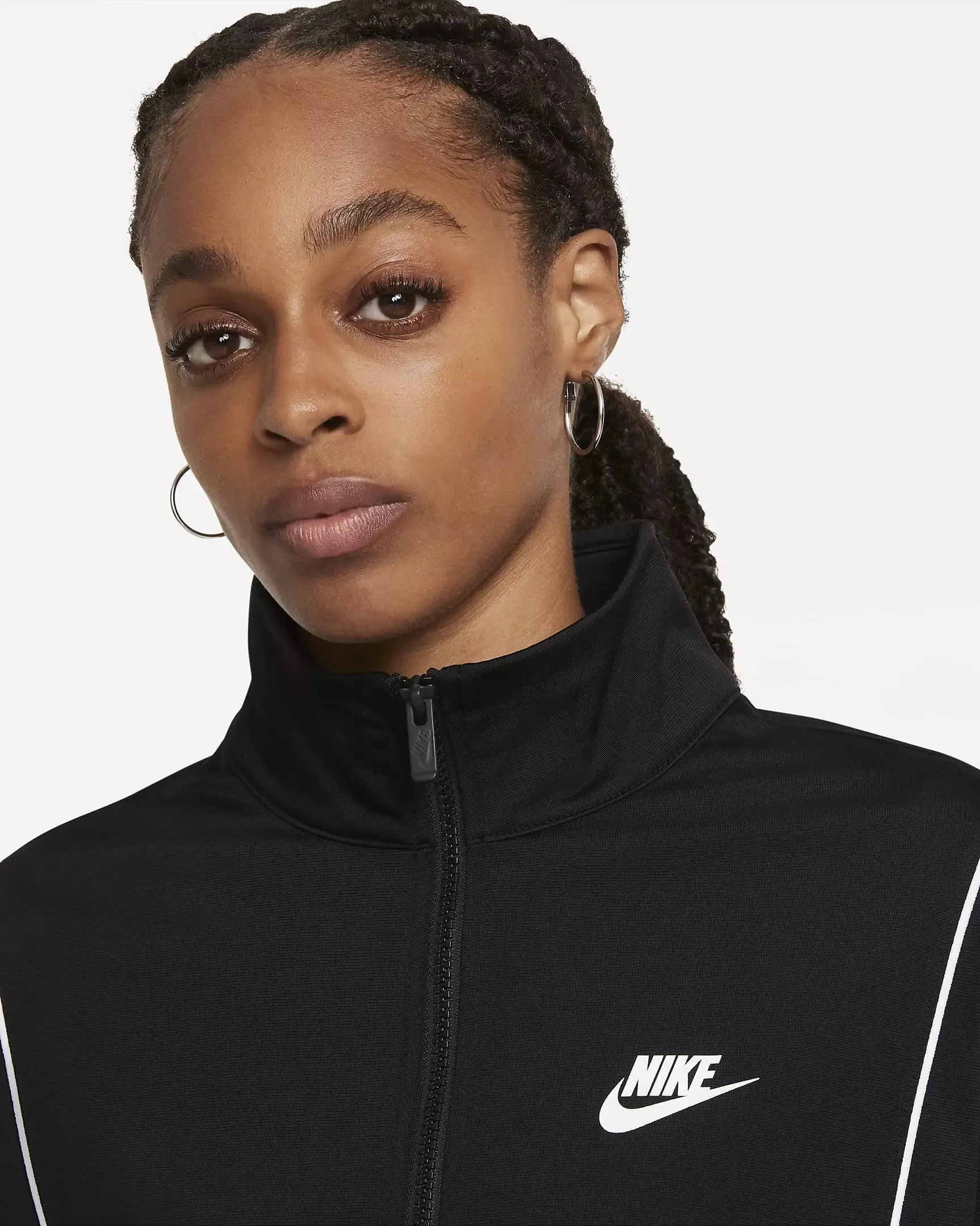 Nike Sportswear
Conjunto ajustado de entrenamiento para mujer — foto 4