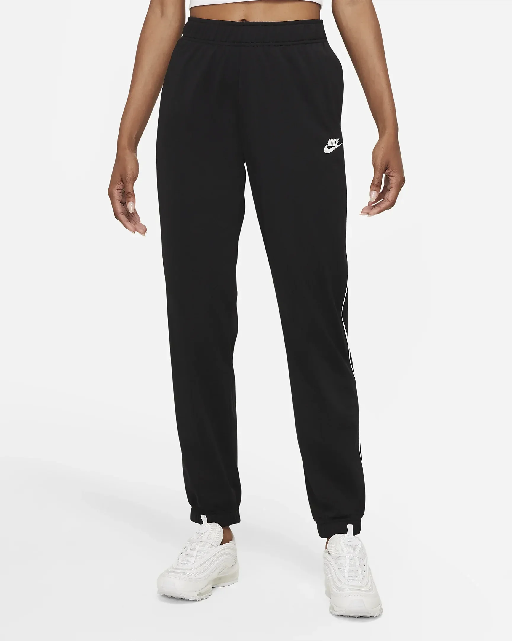 Nike Sportswear
Conjunto ajustado de entrenamiento para mujer — foto 7