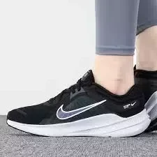 Nike Quest 5 — foto 9