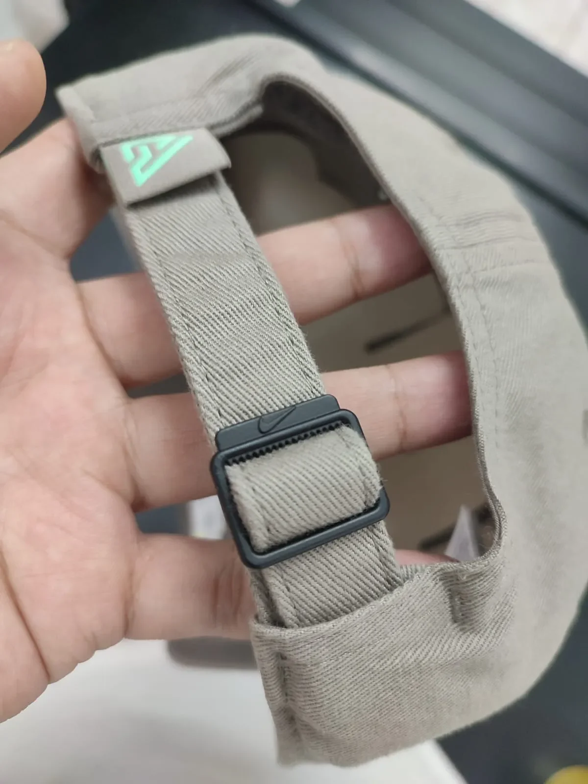 GORRA NIKE DRI-FIT GIANNIS HERITAGE86 - FOSSIL — foto 4