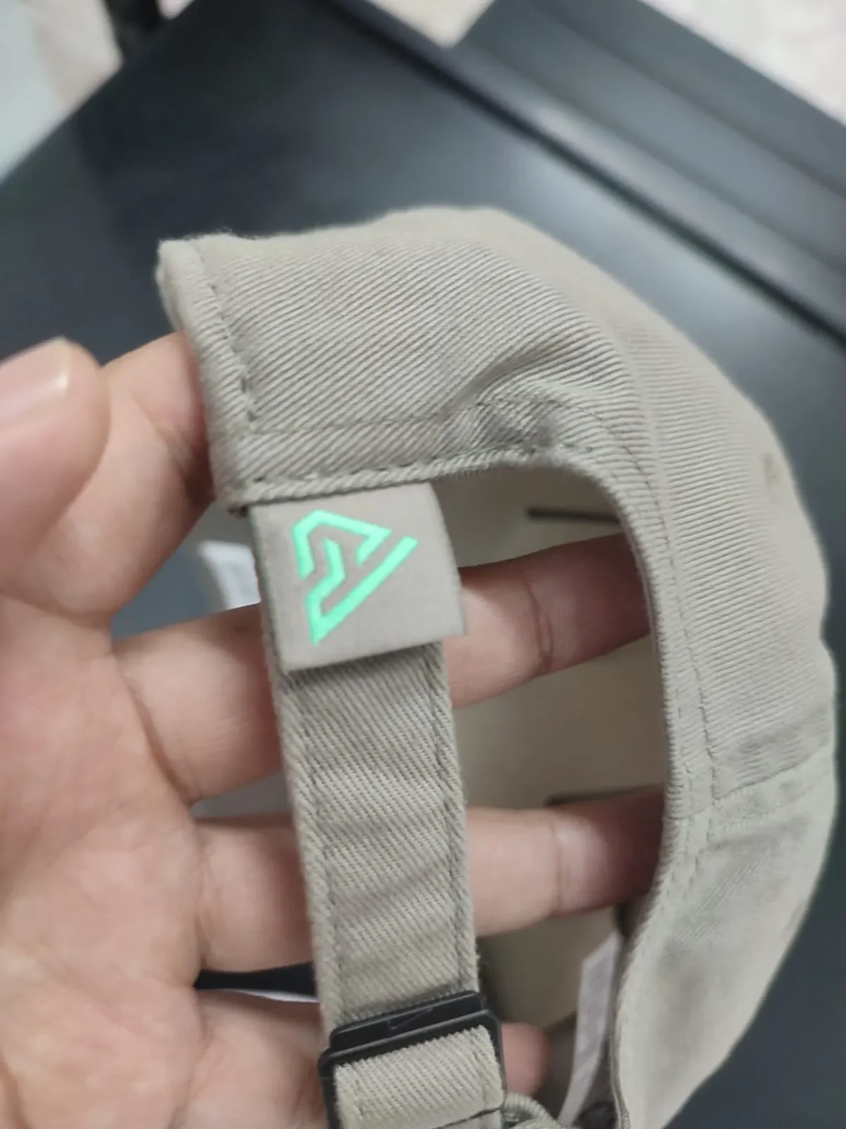 GORRA NIKE DRI-FIT GIANNIS HERITAGE86 - FOSSIL — foto 5
