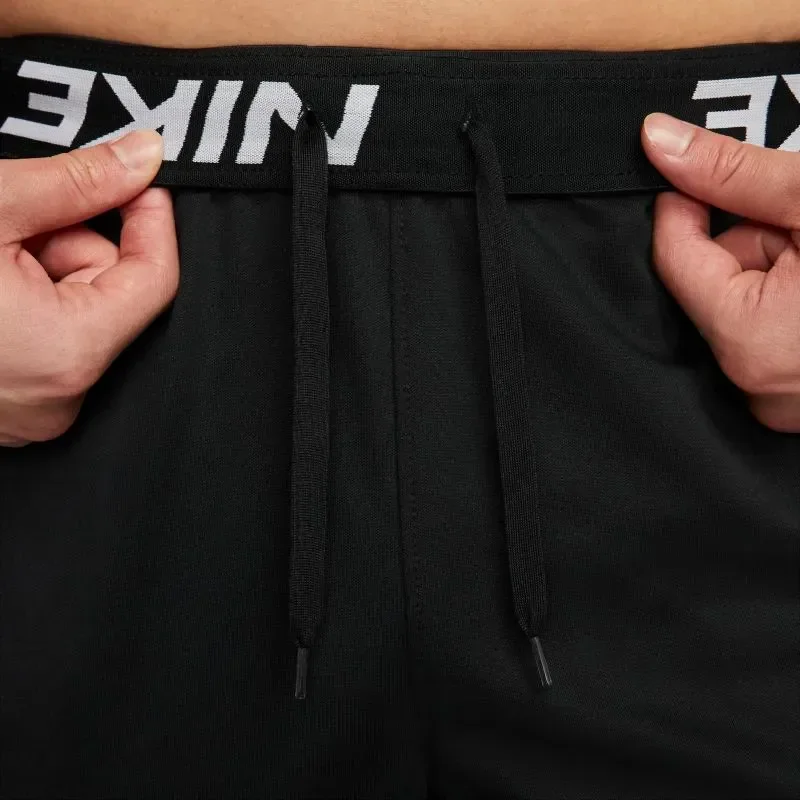 Nike Totality
Pantalón DriFIT versátiles con dobladillo abierto para hombre — foto 4